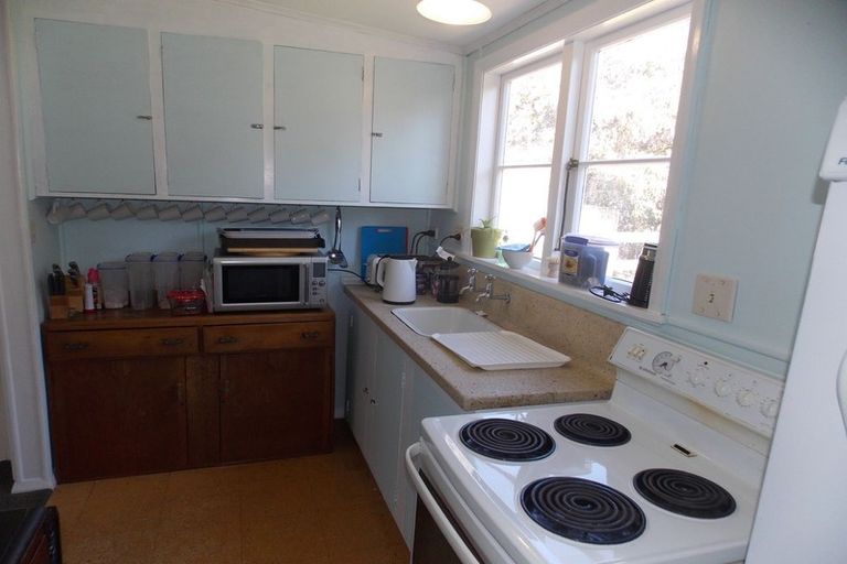 Photo of property in 24 Nuku Street, Tangimoana, 4822