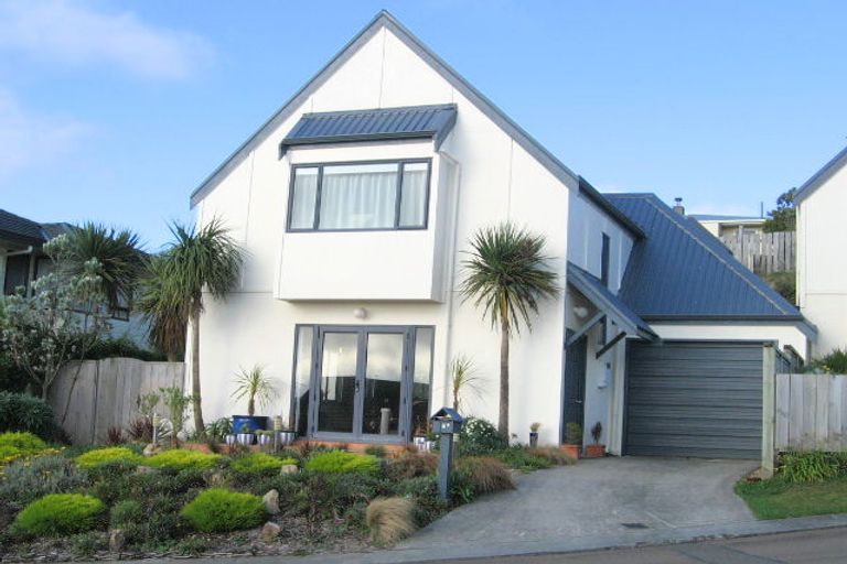 Photo of property in 8a Pelorous Street, Paparangi, Wellington, 6037