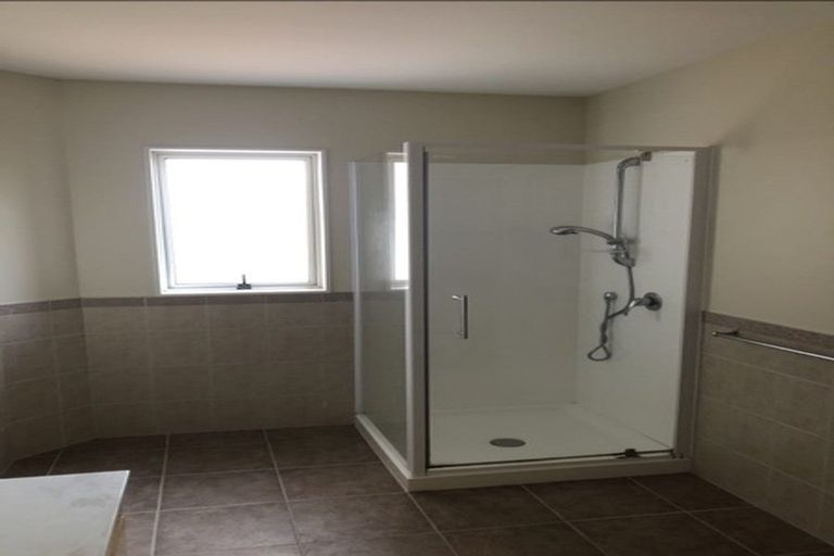 Photo of property in 28 Maypark Crescent, Flat Bush, Auckland, 2016