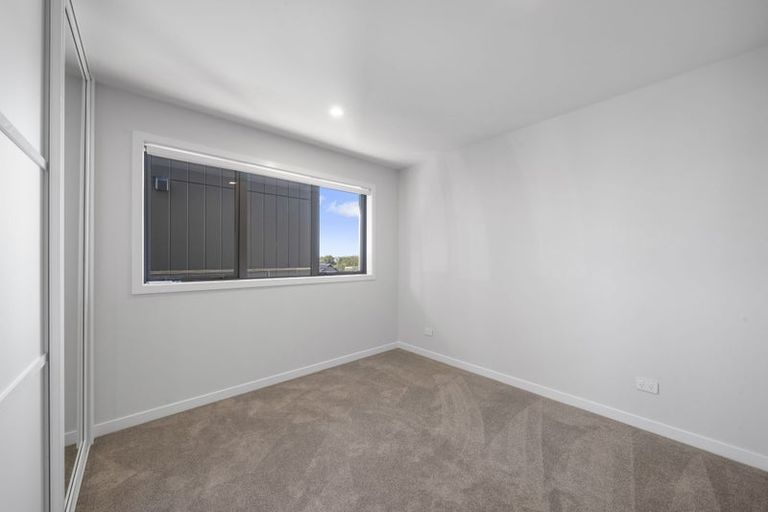 Photo of property in 35 Kikorangi Drive, Wainui, Silverdale, 0992