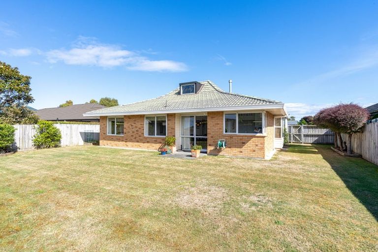 Photo of property in 18 Gandalf Crescent, Paraparaumu, 5032