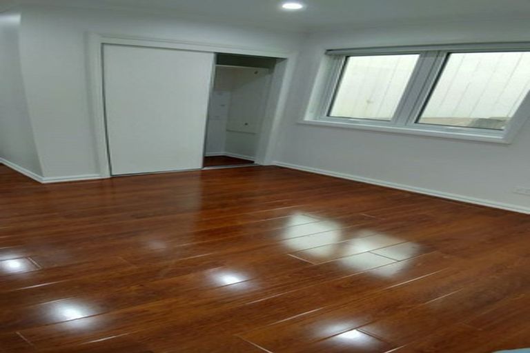 Photo of property in 36 Trias Road, Totara Vale, Auckland, 0629