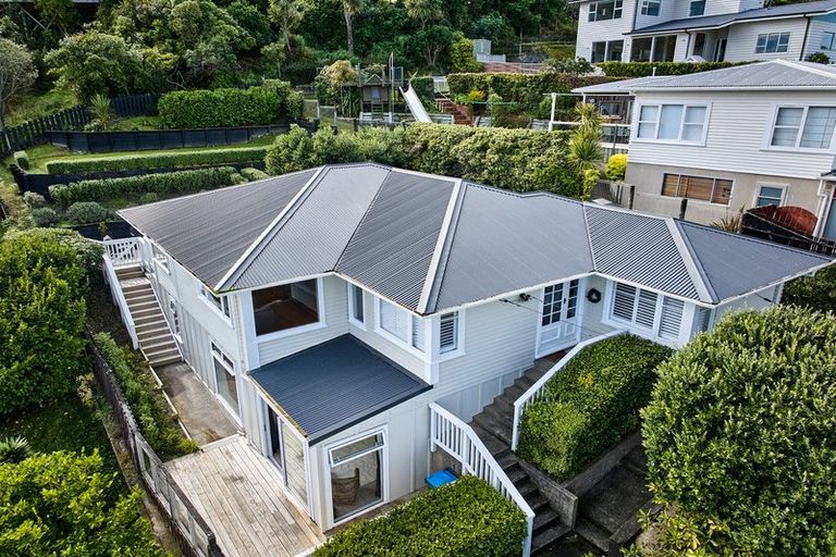 Photo of property in 9 Mana View Road, Paremata, Porirua, 5026