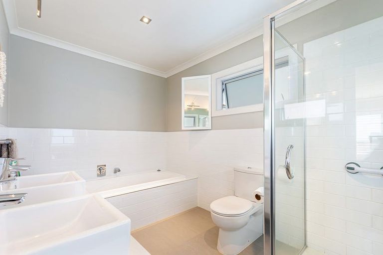 Photo of property in 18 Panorama Heights, Orewa, 0931