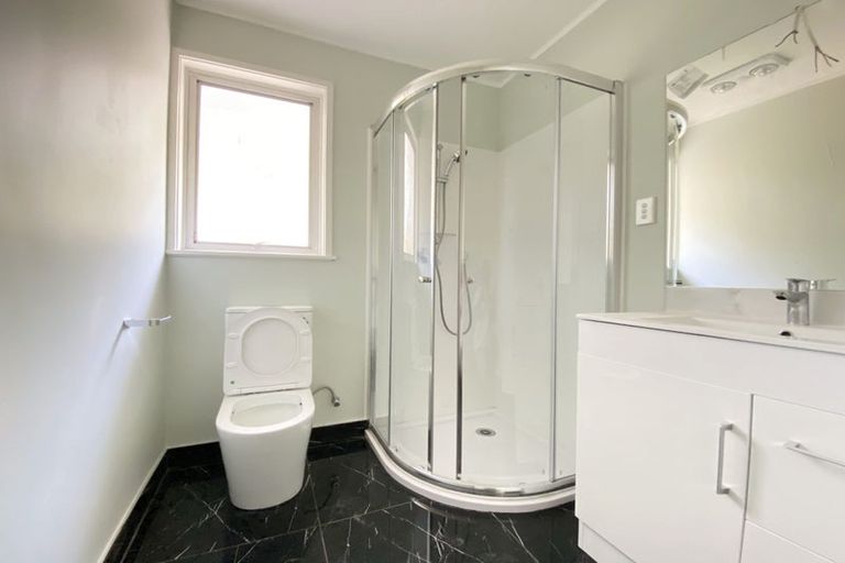 Photo of property in 13 Halcombe Place, Green Bay, Auckland, 0604