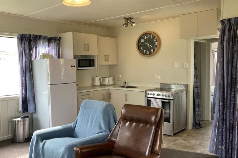 Photo of property in 6 Church Street, Winton, 9720