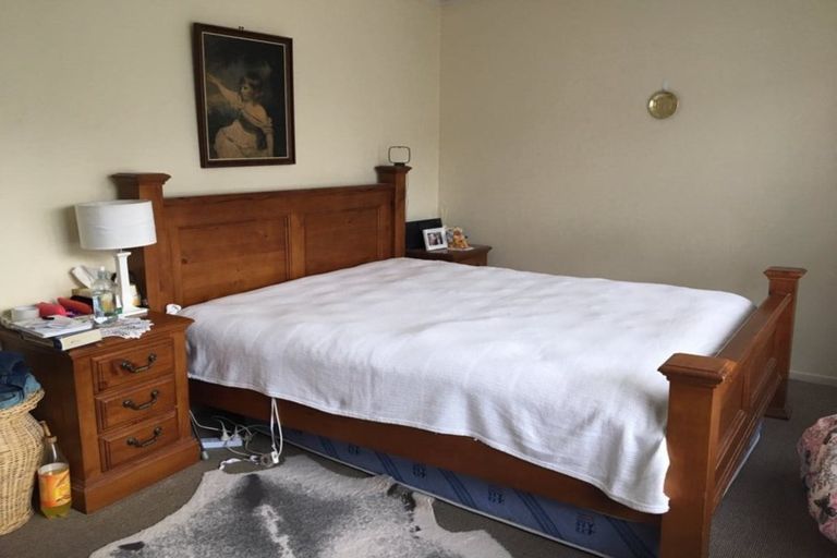 Photo of property in 33 West Harbour Drive, West Harbour, Auckland, 0618