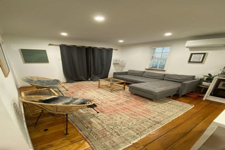 Photo of property in 1/48 Titirangi Road, New Lynn, Auckland, 0600