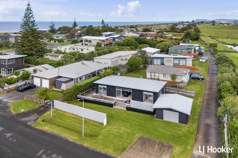 Photo of property in 3 Edwards Street, Waihi Beach, 3611
