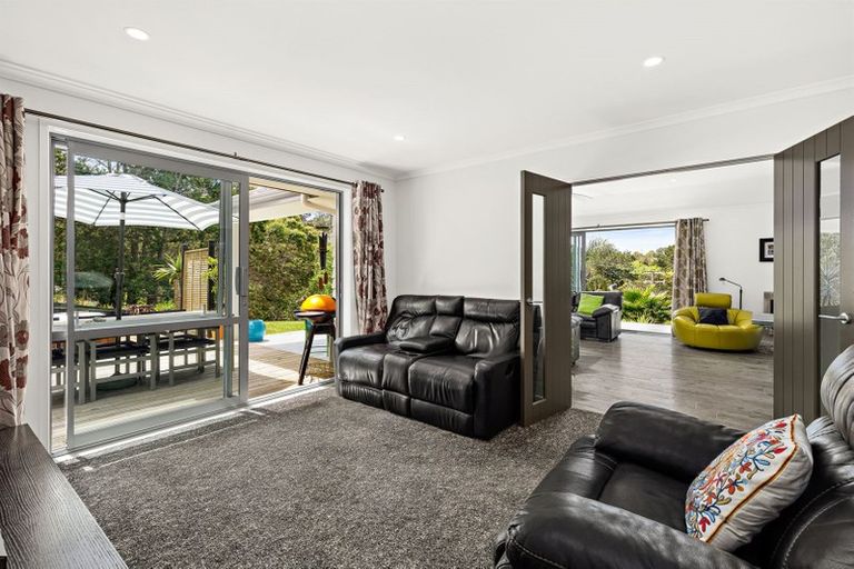 Photo of property in 3b Hobbs Road, Matakatia, Whangaparaoa, 0930