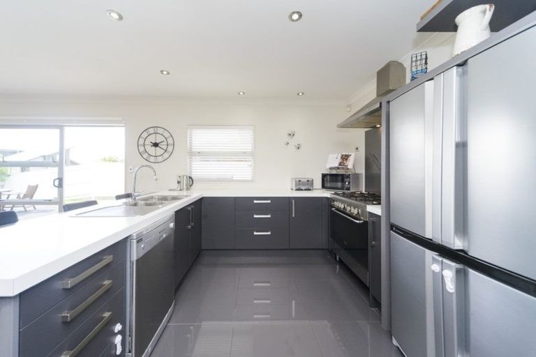 Photo of property in 20 Rosalie Terrace, Kelvin Grove, Palmerston North, 4414