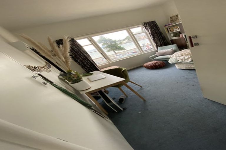 Photo of property in 182 Oriental Parade, Oriental Bay, Wellington, 6011