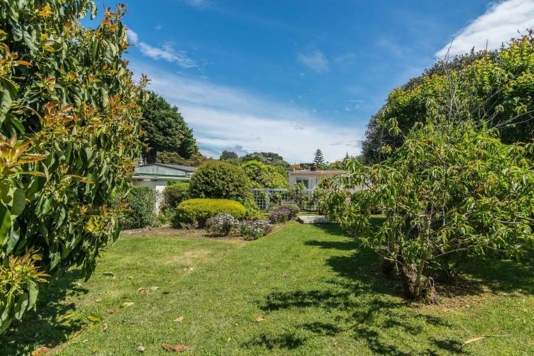 Photo of property in 13 Dell Road, Raumati South, Paraparaumu, 5032
