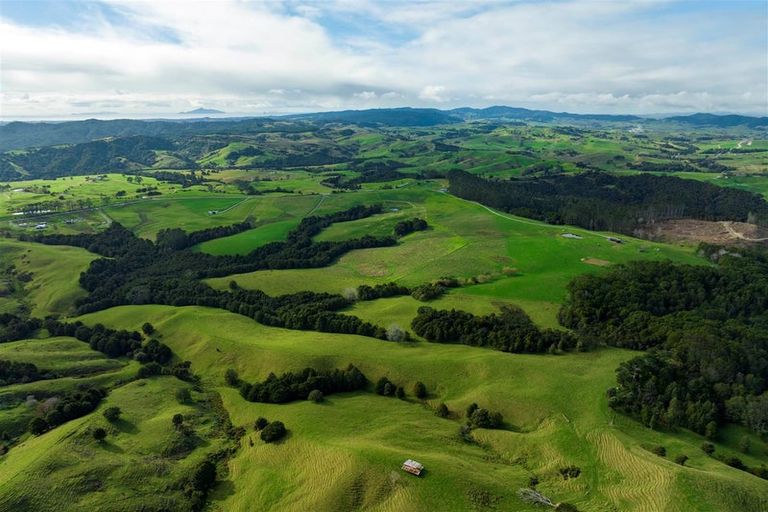 Photo of property in 435 Wairere Road, Paparoa, 0571