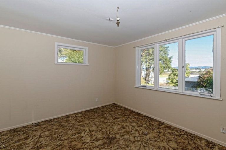 Photo of property in 2 Celsmere Lane, Te Atatu Peninsula, Auckland, 0610