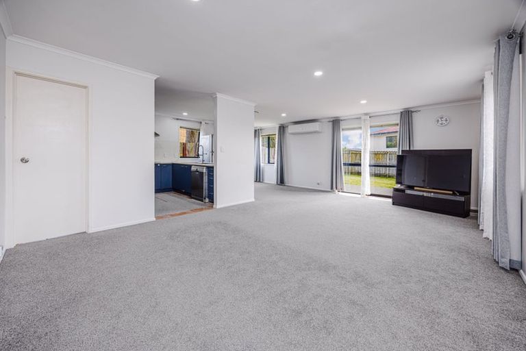 Photo of property in 18 Pitt Avenue, Clendon Park, Auckland, 2103