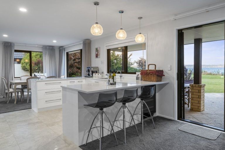 Photo of property in 20 Gemini Place, Kawaha Point, Rotorua, 3010