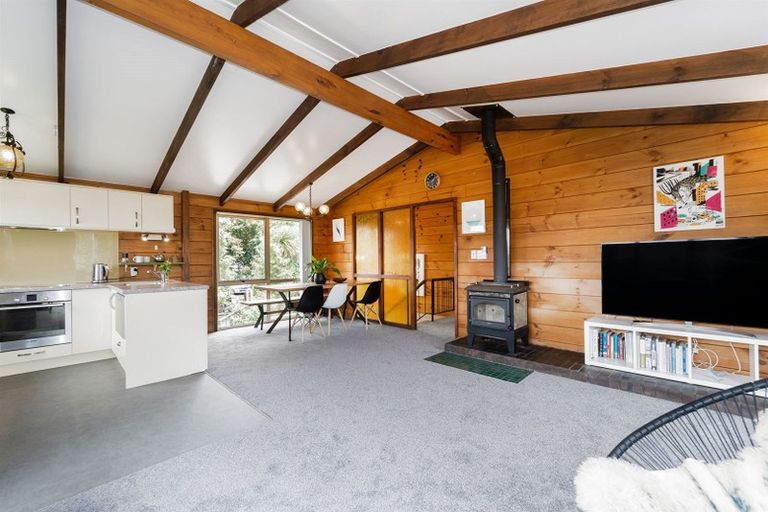 Photo of property in 27 Reynolds Place, Torbay, Auckland, 0630