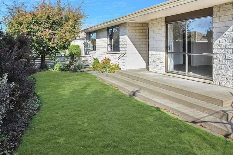 Photo of property in 1/11 Manor Place, Bryndwr, Christchurch, 8053