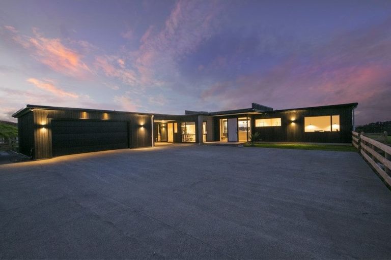 Photo of property in 75 Taiapa Valley Road, Muriwai, Waimauku, 0881