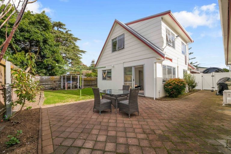 Photo of property in 3 Shepherds Road, Papakura, 2110