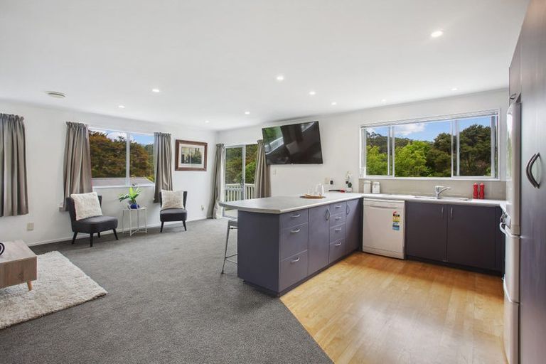 Photo of property in 7 Napuka Road, Henderson Valley, Auckland, 0612