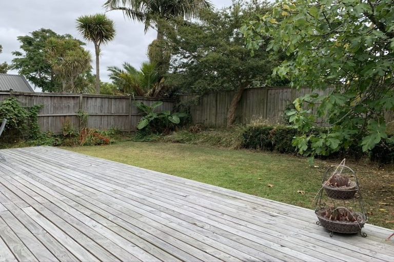 Photo of property in 2/15 Fairfax Avenue, Northcote, Auckland, 0627