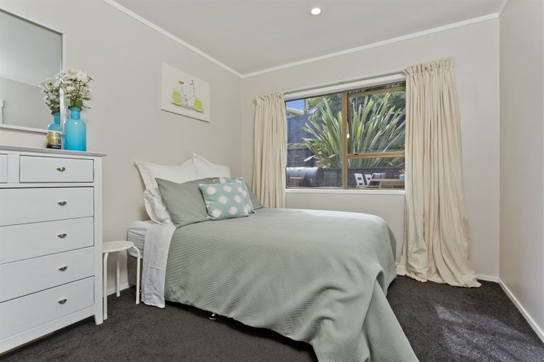 Photo of property in 22 Yule Place, Massey, Auckland, 0614