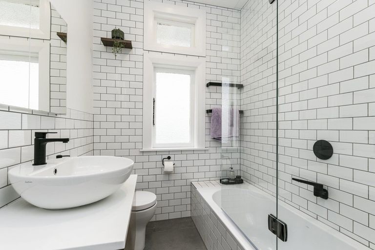 Photo of property in 22 Queens Drive, Kilbirnie, Wellington, 6022