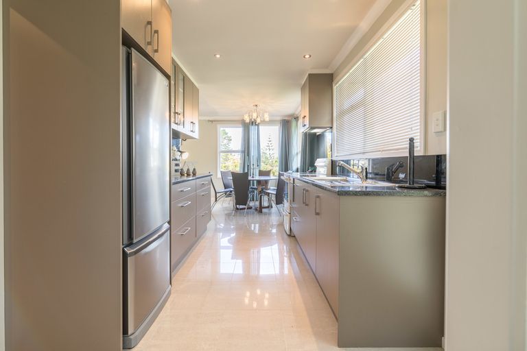 Photo of property in 15 Spargo Road, Massey, Auckland, 0614