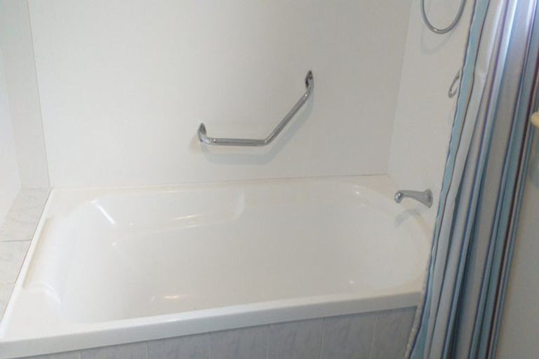 Photo of property in 20 Tauranga Place, Orewa, 0931