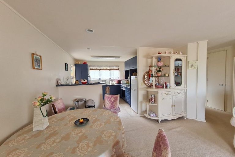 Photo of property in 800a East Coast Road, Oteha, Auckland, 0630