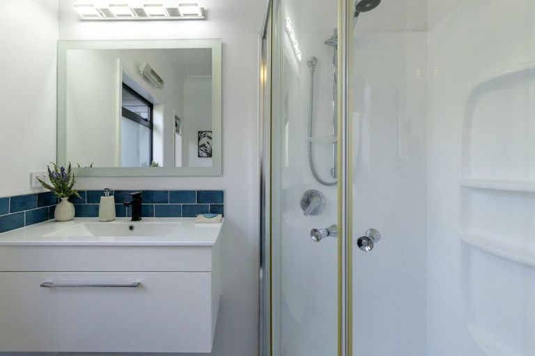 Photo of property in 2 Scenic Heights, Acacia Bay, Taupo, 3330