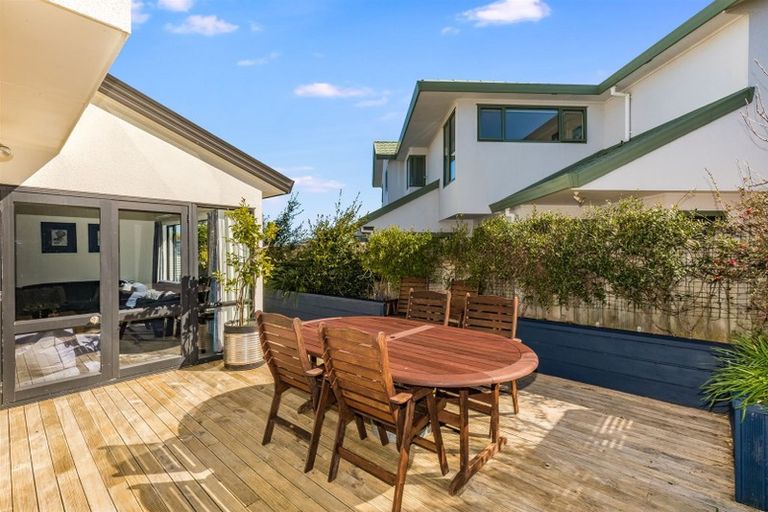 Photo of property in 2 Seascape View, Paremata, Porirua, 5024