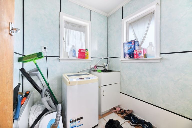 Photo of property in 142 Lincoln Road, Henderson, Auckland, 0610