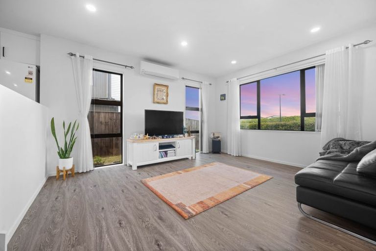 Photo of property in 32 Huarahi Pai Road, Huapai, Kumeu, 0810