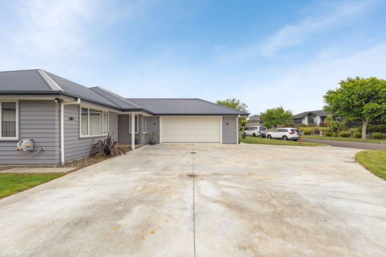 Photo of property in 1 Gibraltar Way, Fitzherbert, Palmerston North, 4410