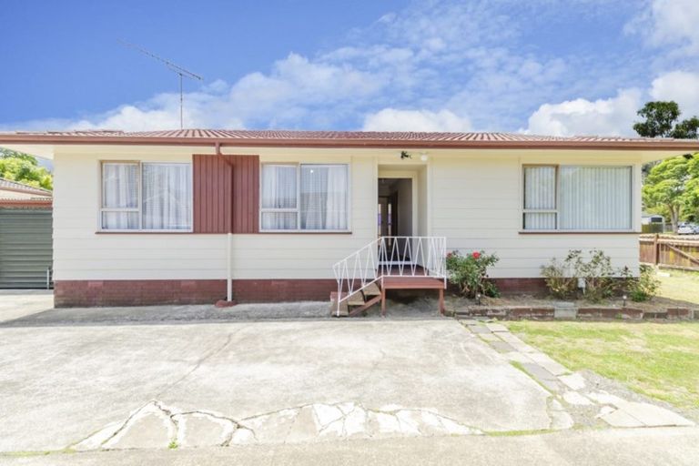 Photo of property in 1/8 Heathberry Close, Papatoetoe, Auckland, 2025