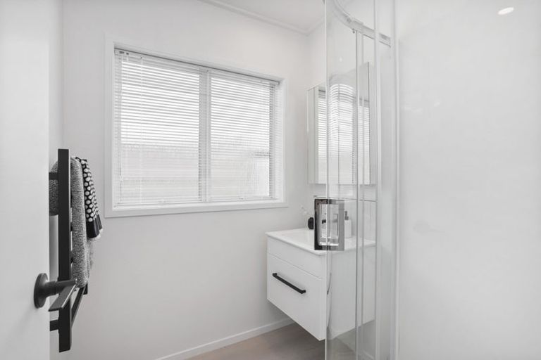 Photo of property in 1/38 Divich Avenue, Te Atatu South, Auckland, 0610