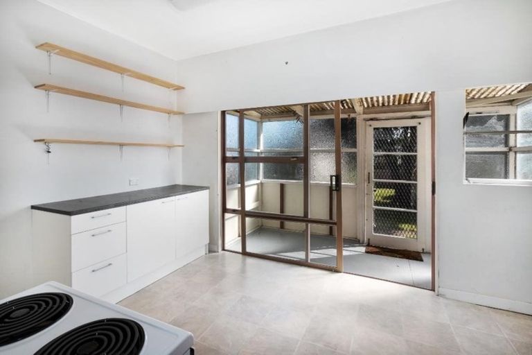 Photo of property in 35 Humariri Street, Point Chevalier, Auckland, 1022