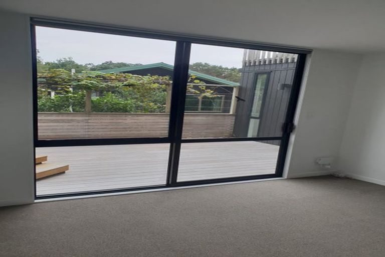 Photo of property in 33 Durness Place, Red Beach, 0932