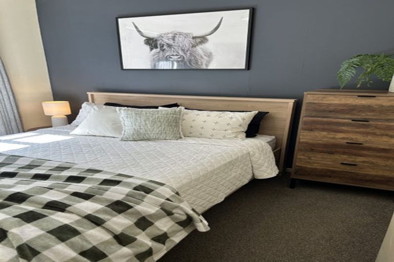 Photo of property in 2/12 Gradwell Place, Two Mile Bay, Taupo, 3330