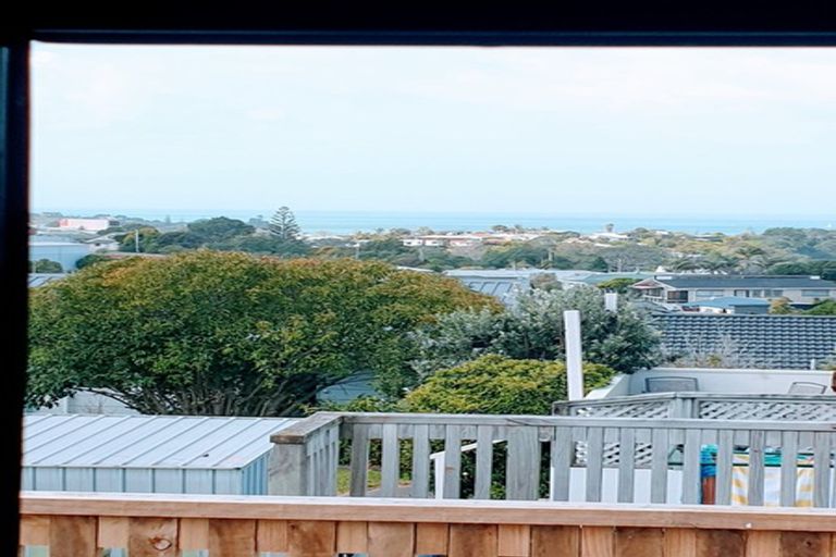 Photo of property in 61 Wade River Road, Stanmore Bay, Whangaparaoa, 0932