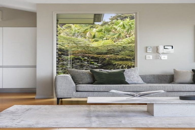 Photo of property in 9 Herrings Cove Place, Titirangi, Auckland, 0604