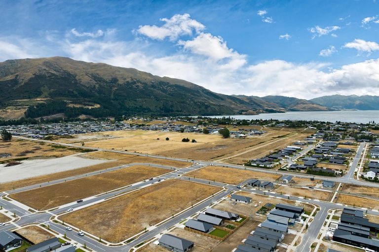 Photo of property in 13 Caton Street, Lake Hawea, 9382
