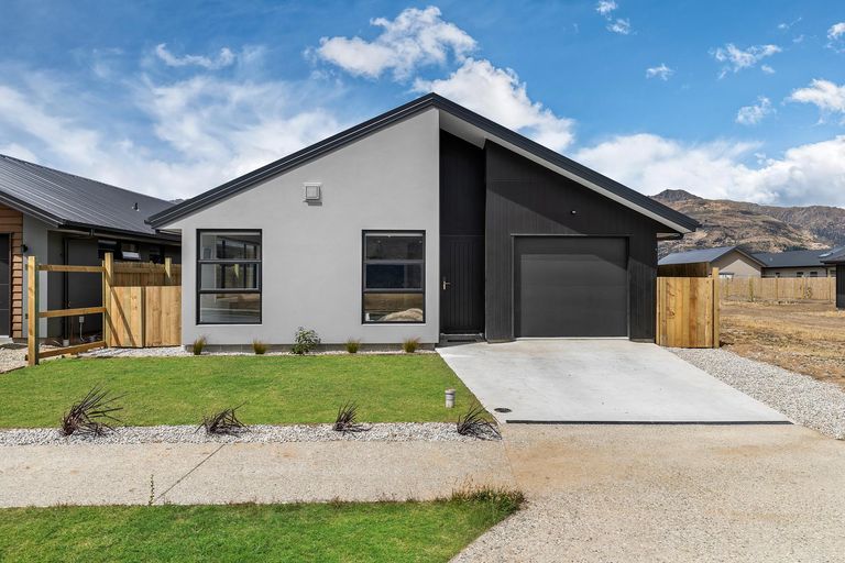 Photo of property in 13 Caton Street, Lake Hawea, 9382