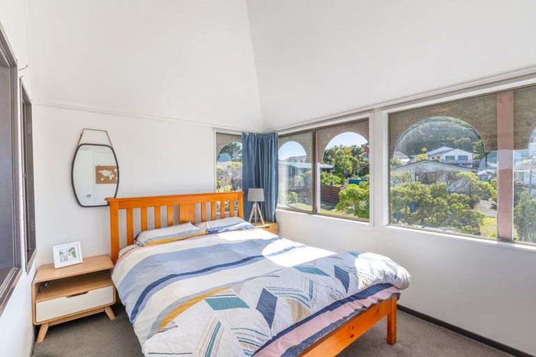 Photo of property in 144 Akaroa Drive, Maupuia, Wellington, 6022