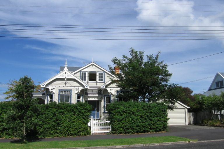 Photo of property in 38 Summer Street, Stanley Point, Auckland, 0624