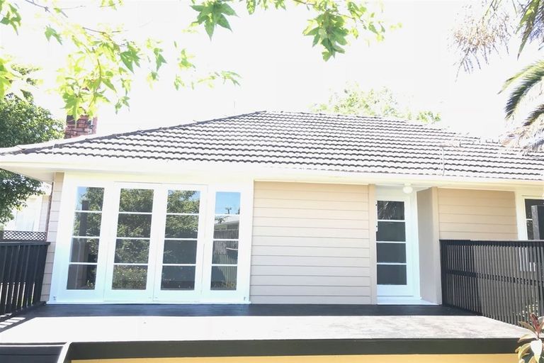 Photo of property in 2/40 Amberley Avenue, Te Atatu South, Auckland, 0610