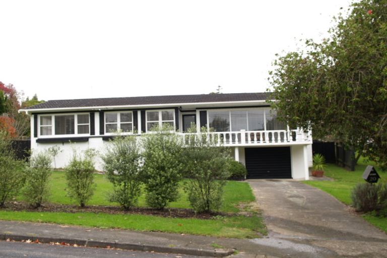 Photo of property in 20 Liston Crescent, Cockle Bay, Auckland, 2014